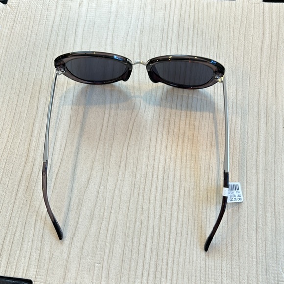 Urban Outfitters Sunglasses Black Frames New With Tags - Picture 6 of 6